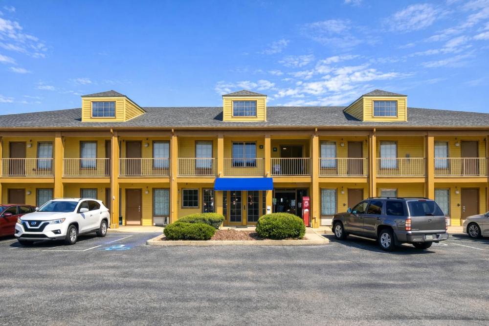 Bonita Lakes Inn by Capital O Meridian I20