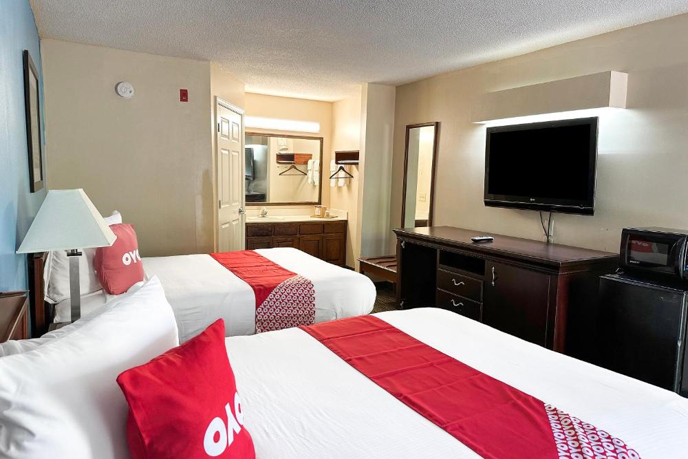 2 Queen Beds Non-Smoking interior